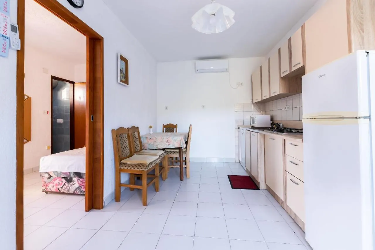 Apartment Slavko R Supetarska Draga Croatia